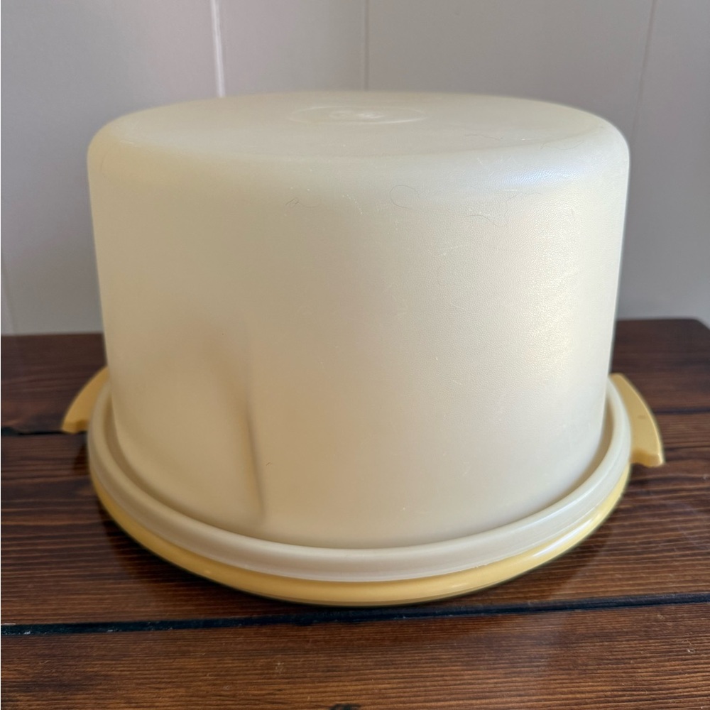 Vintage Tupperware Cake Taker- Almond